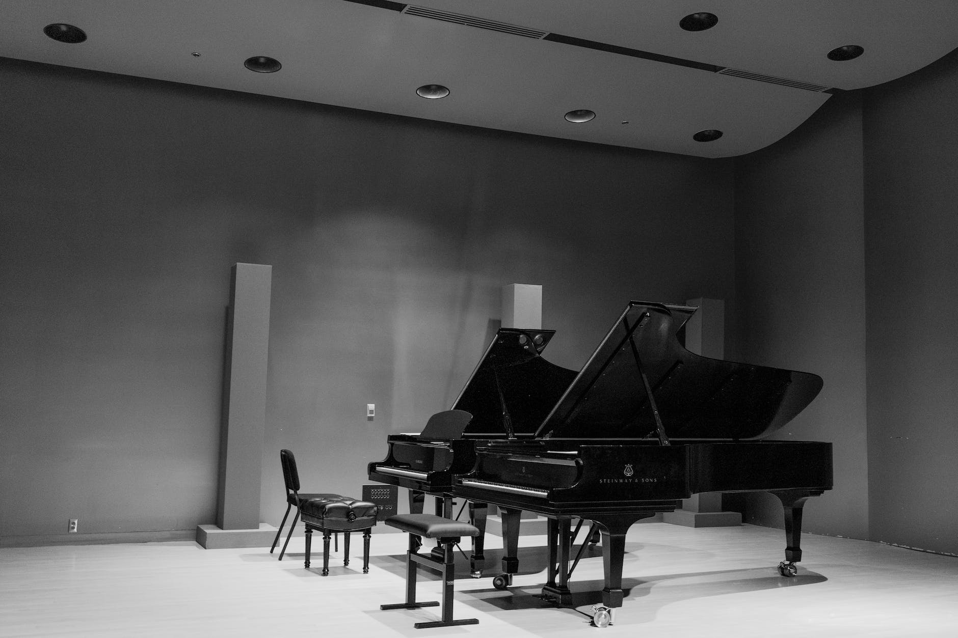 piano in hall