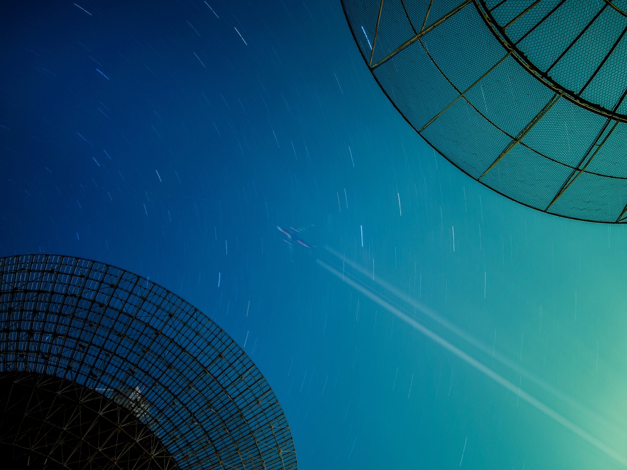 starry sky, star trails, radio telescope